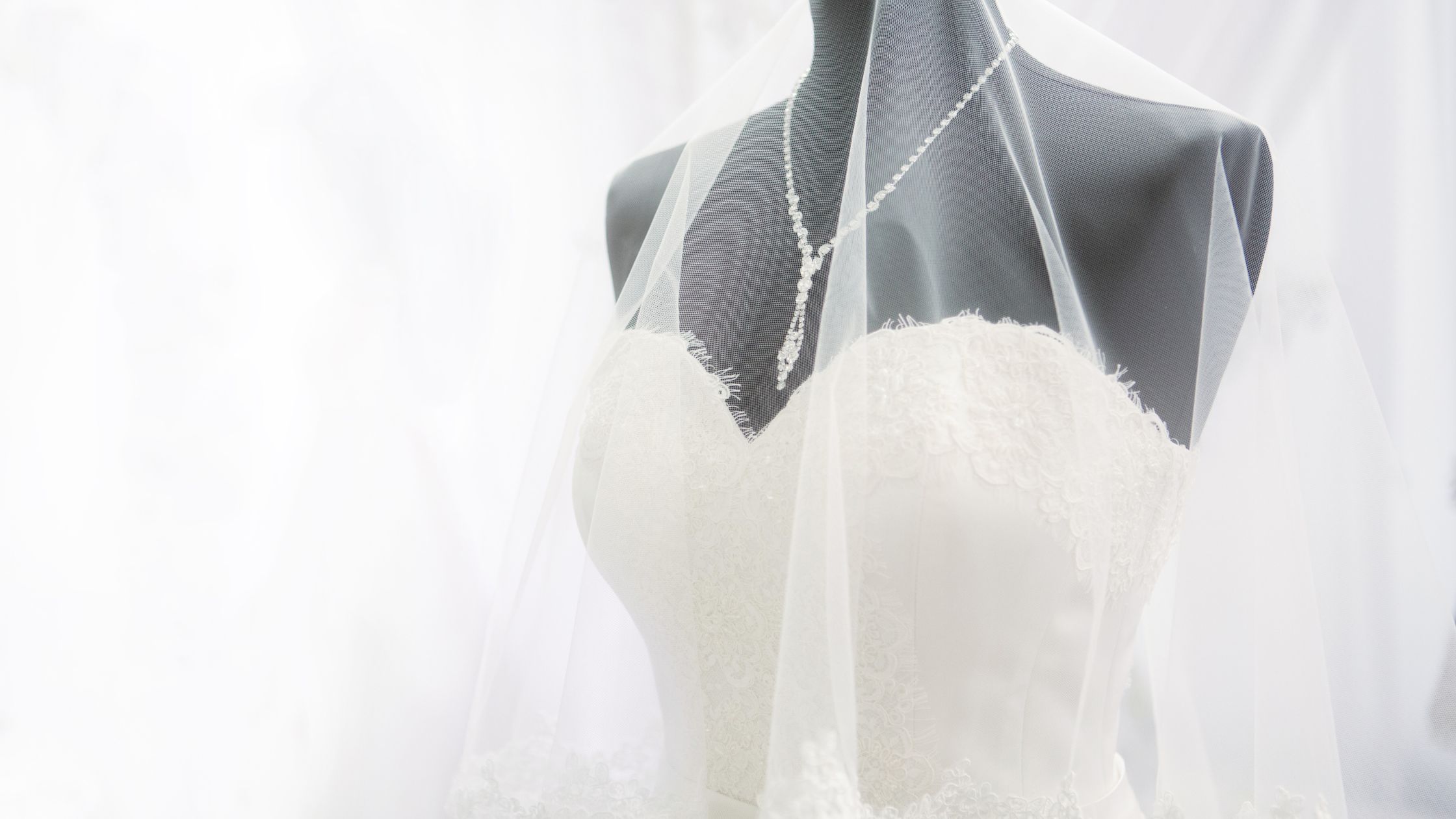 5 Bridal Jewelry Ideas that Complement Your Wedding Dress