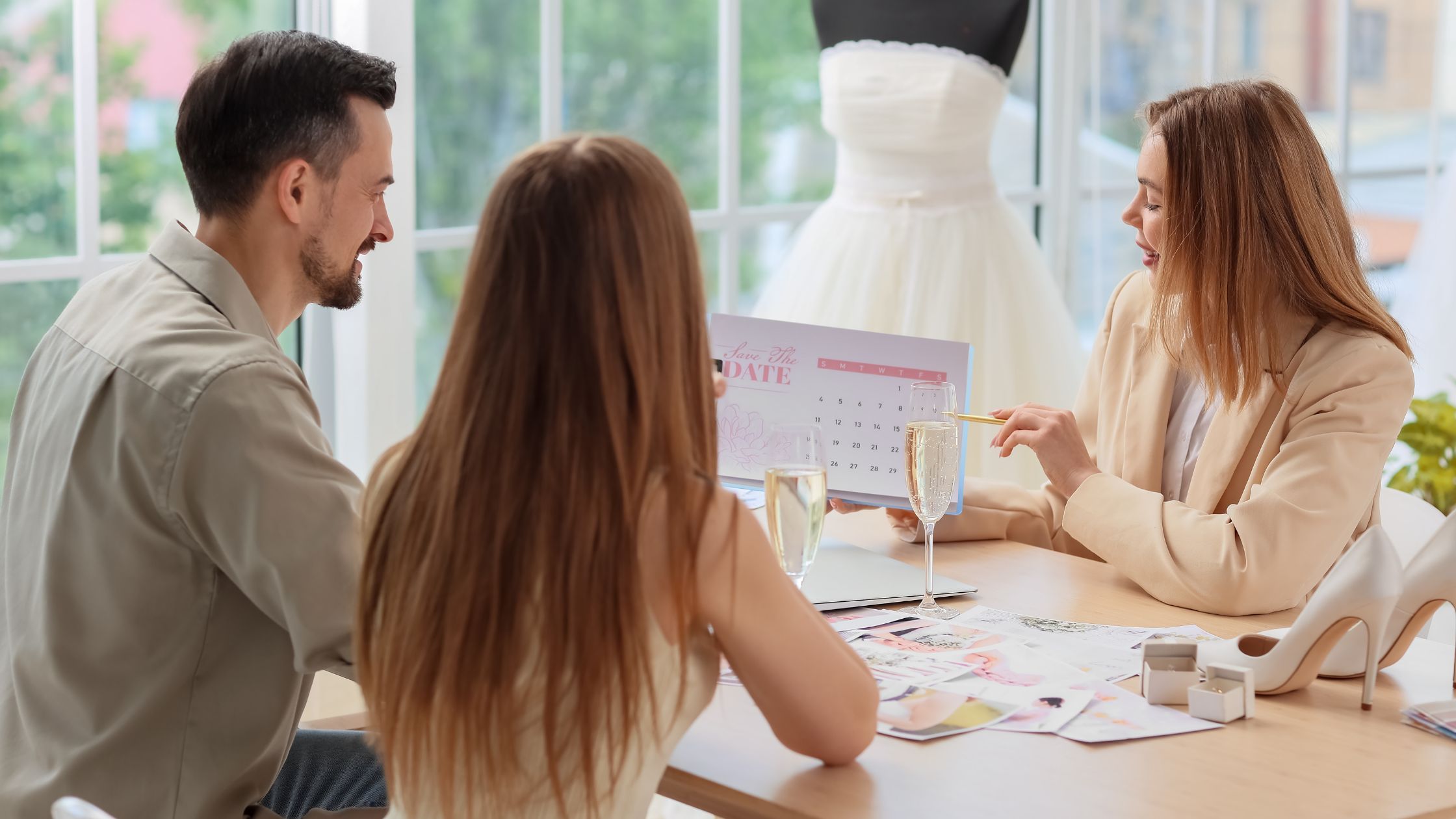 Canadian Couple’s Guide to Planning a Wedding in 12 Easy Steps