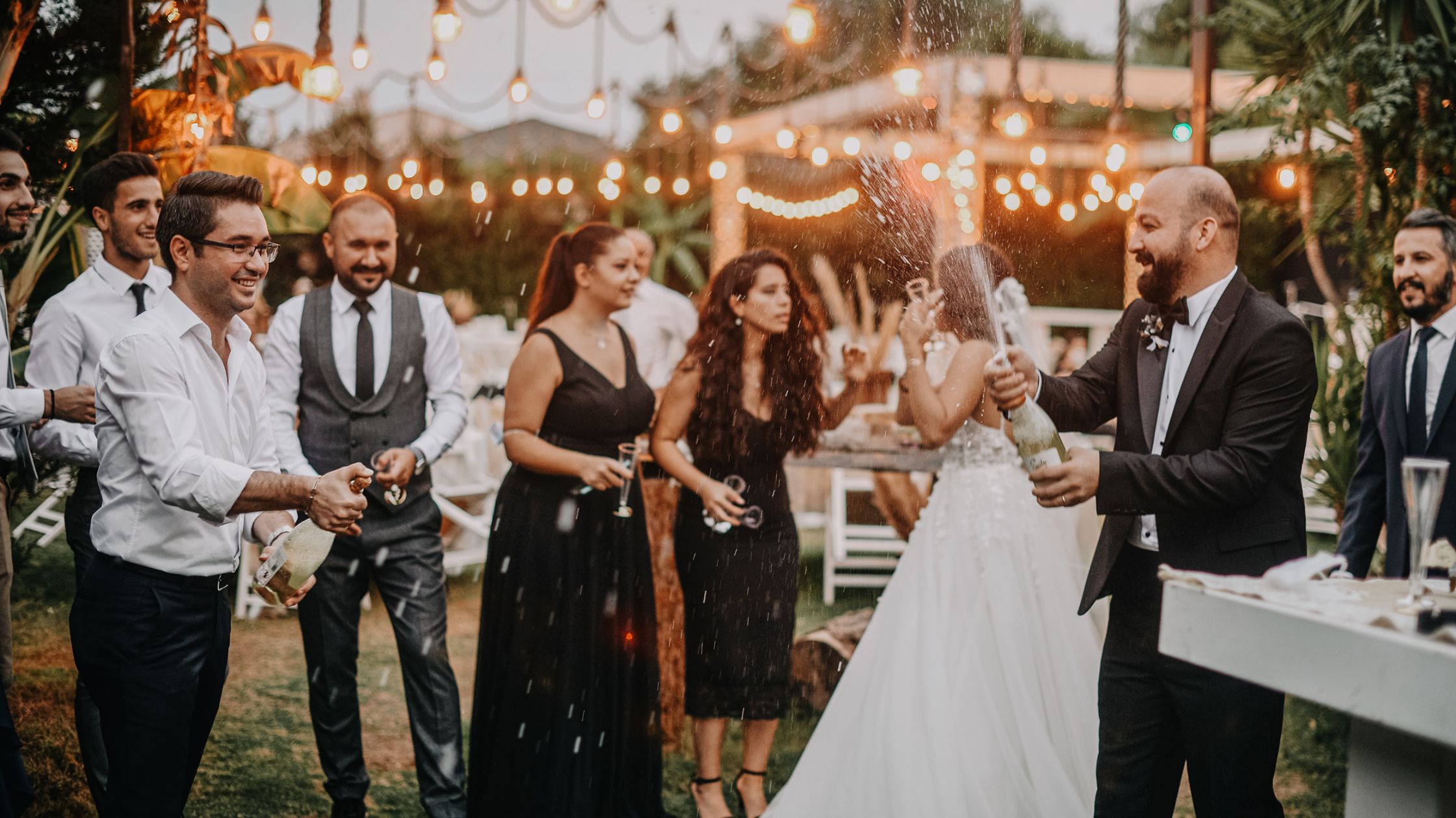 Small Wedding Reception Ideas for a Cozy Gathering