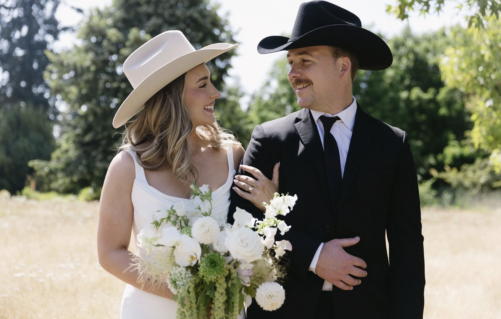 À La Carte Wedding Florals cover