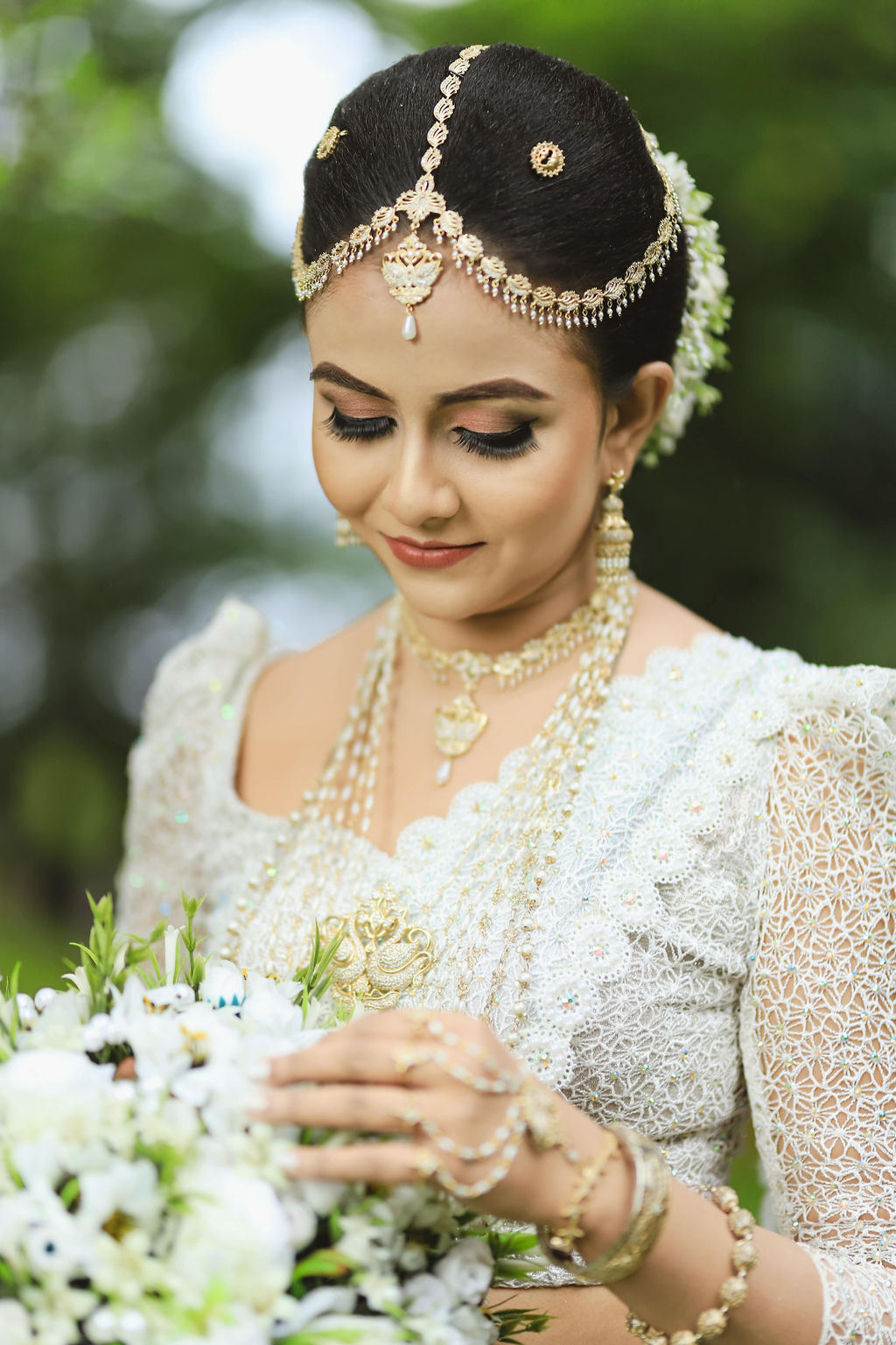 Chathu and Shashika: A Journey of Joy and Cinematic Storytelling Wedding Photo 8