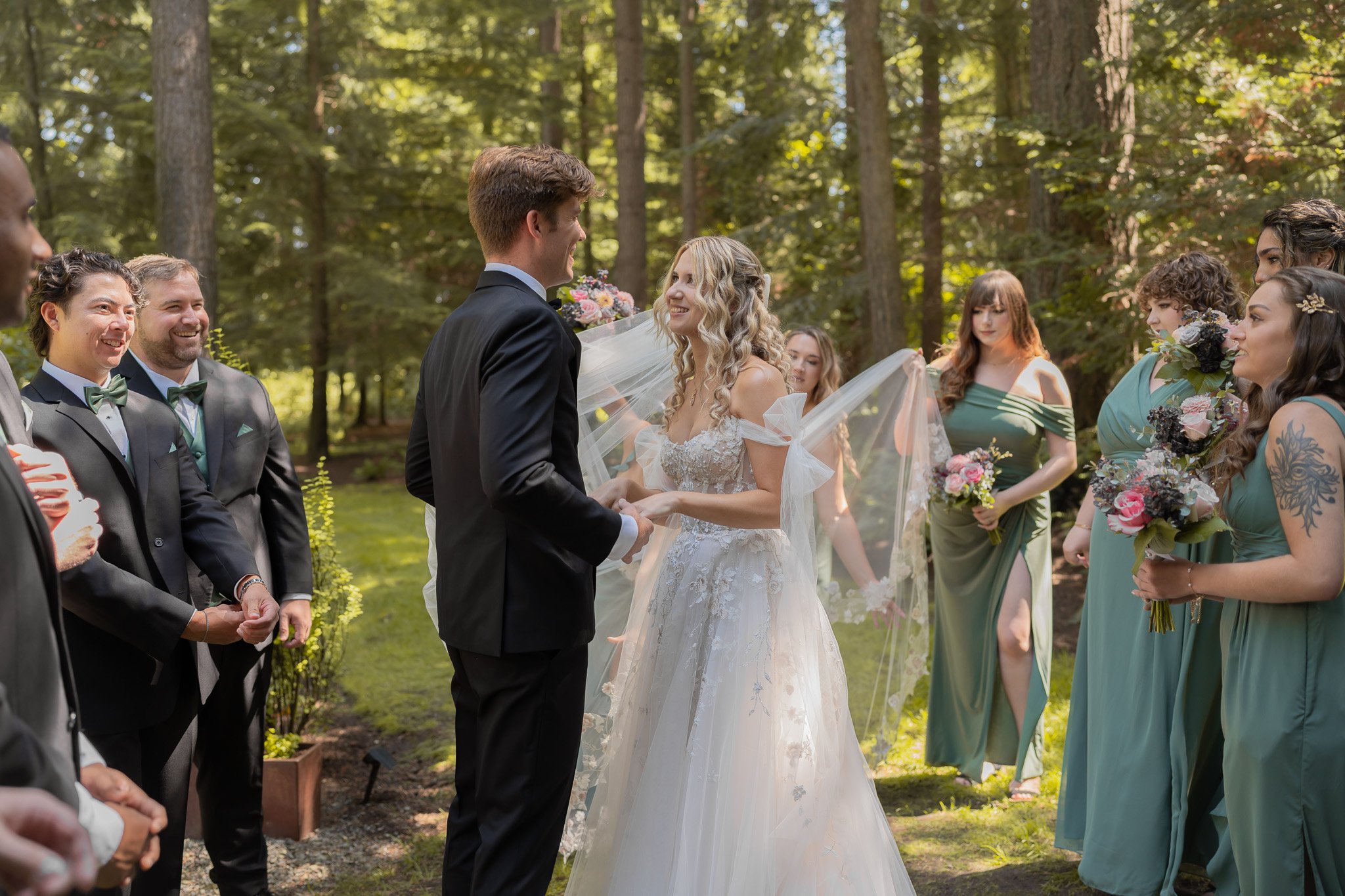 Lexy and Scott: A Romantic Spring Legacy at Evergreen Gardens