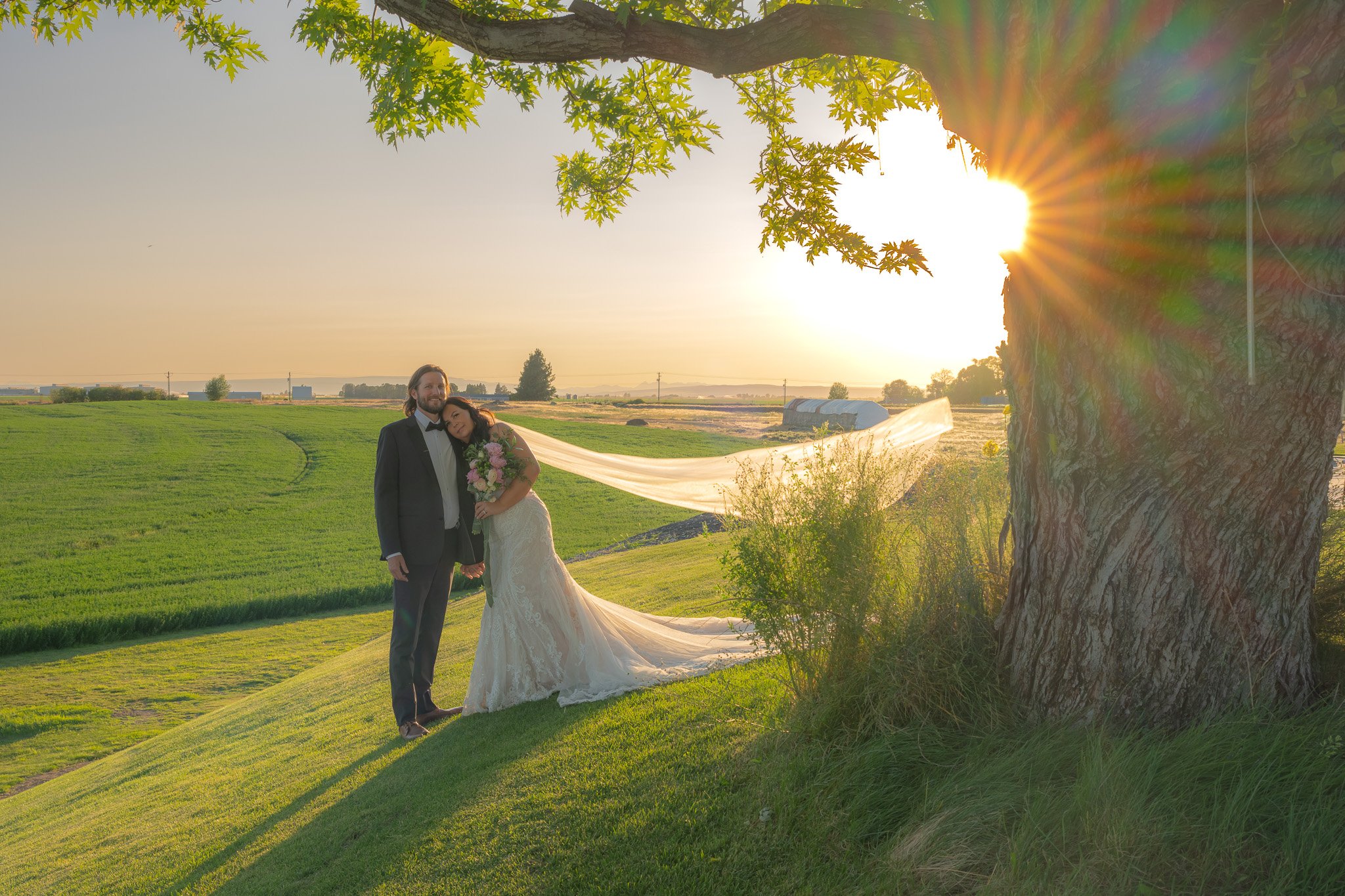 Kelly and Josh: Timeless Elegance in the Rolling Hills of Moses Lake