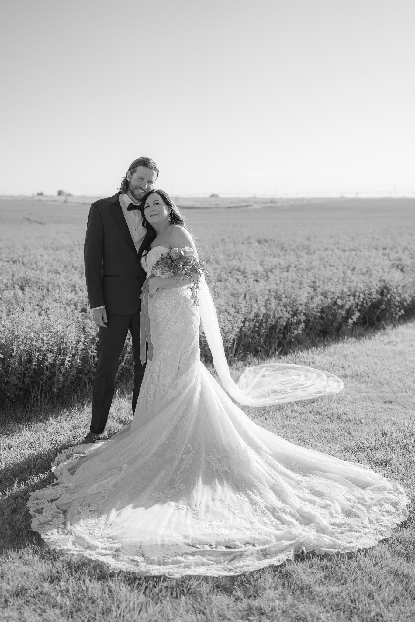 Kelly and Josh: Timeless Elegance in the Rolling Hills of Moses Lake Wedding Photo 9