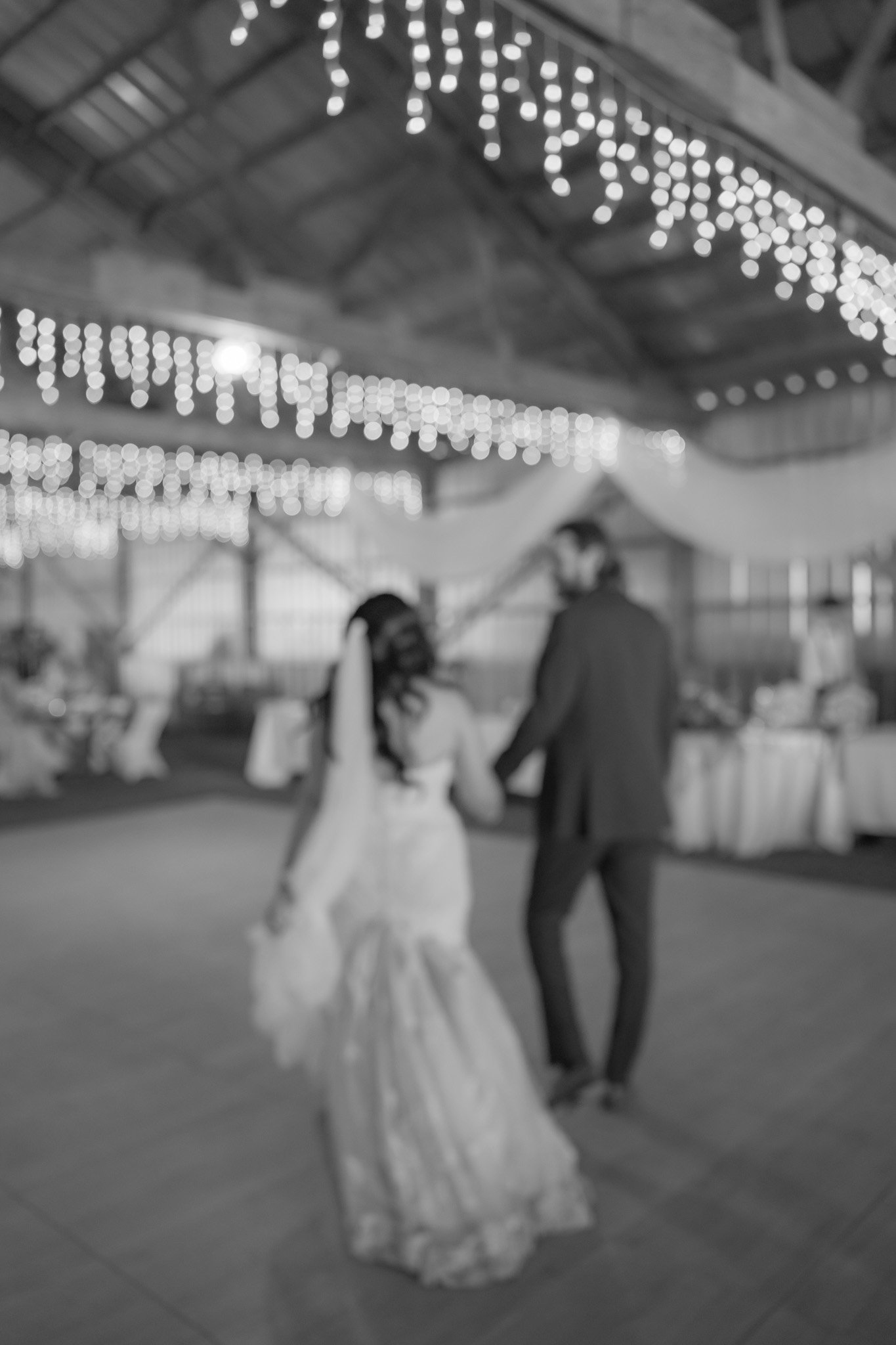 Kelly and Josh: Timeless Elegance in the Rolling Hills of Moses Lake Wedding Photo 12