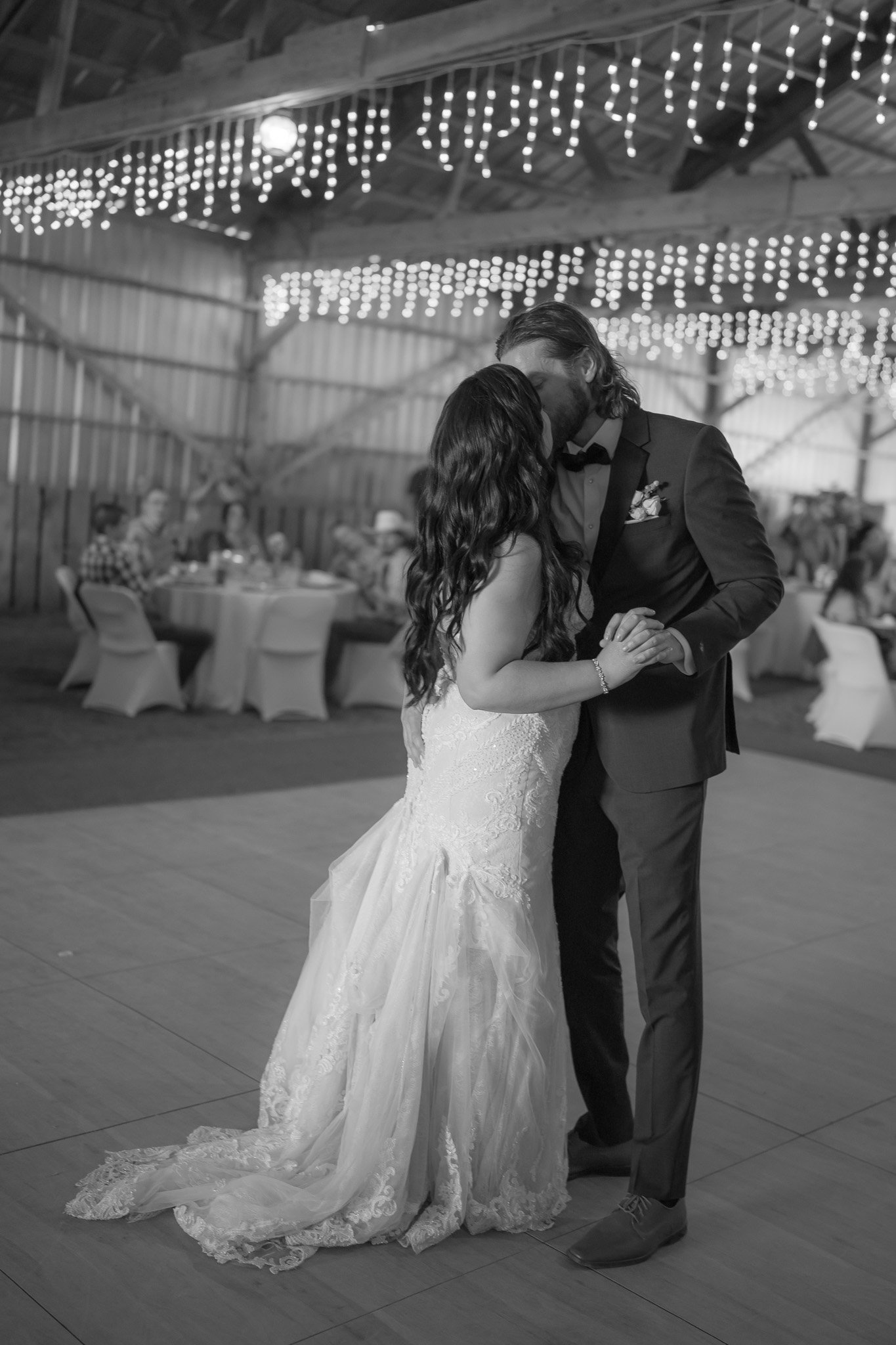 Kelly and Josh: Timeless Elegance in the Rolling Hills of Moses Lake Wedding Photo 14