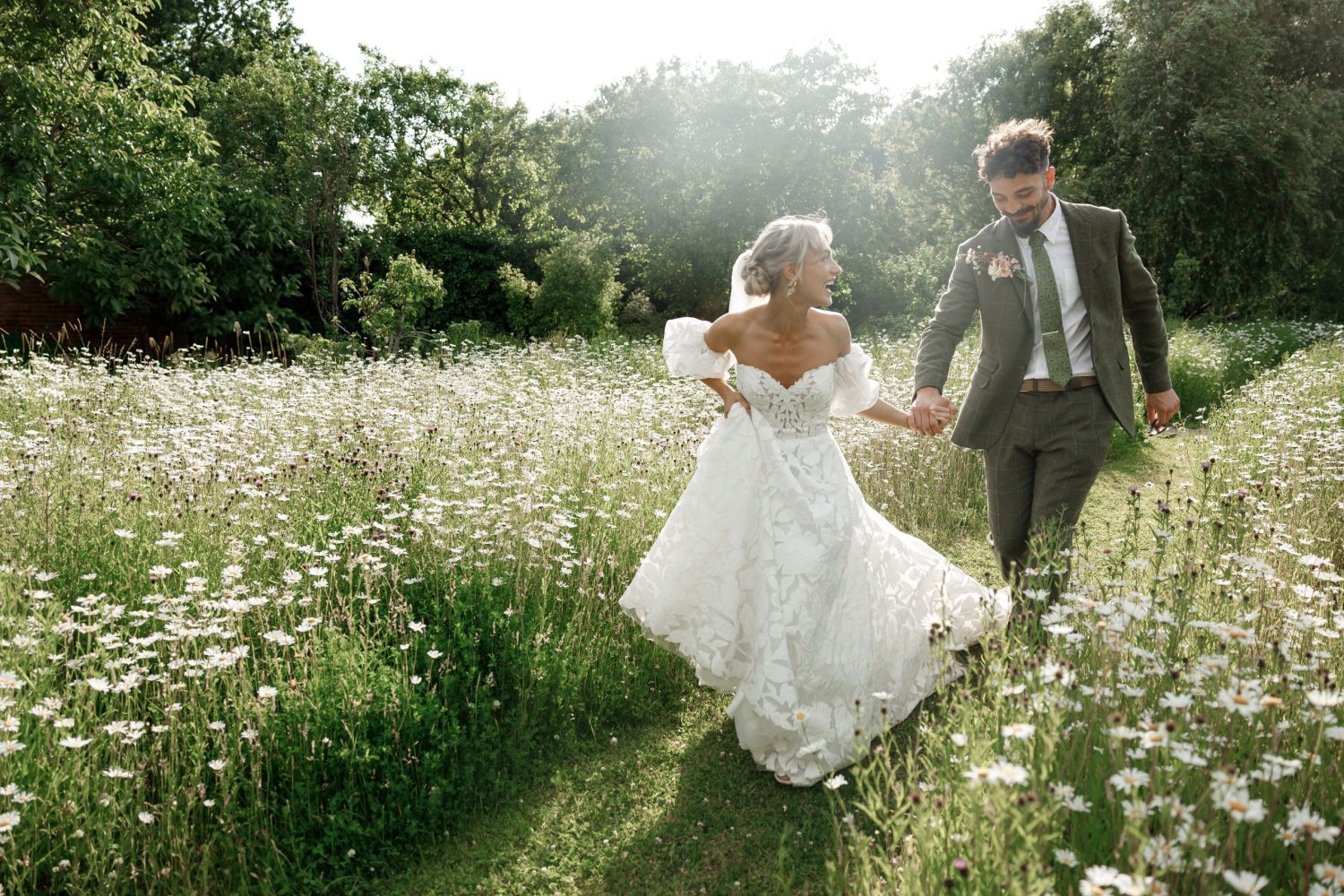 Steph and Hal: A Nature-Inspired Summer Romance Wedding Photo 12