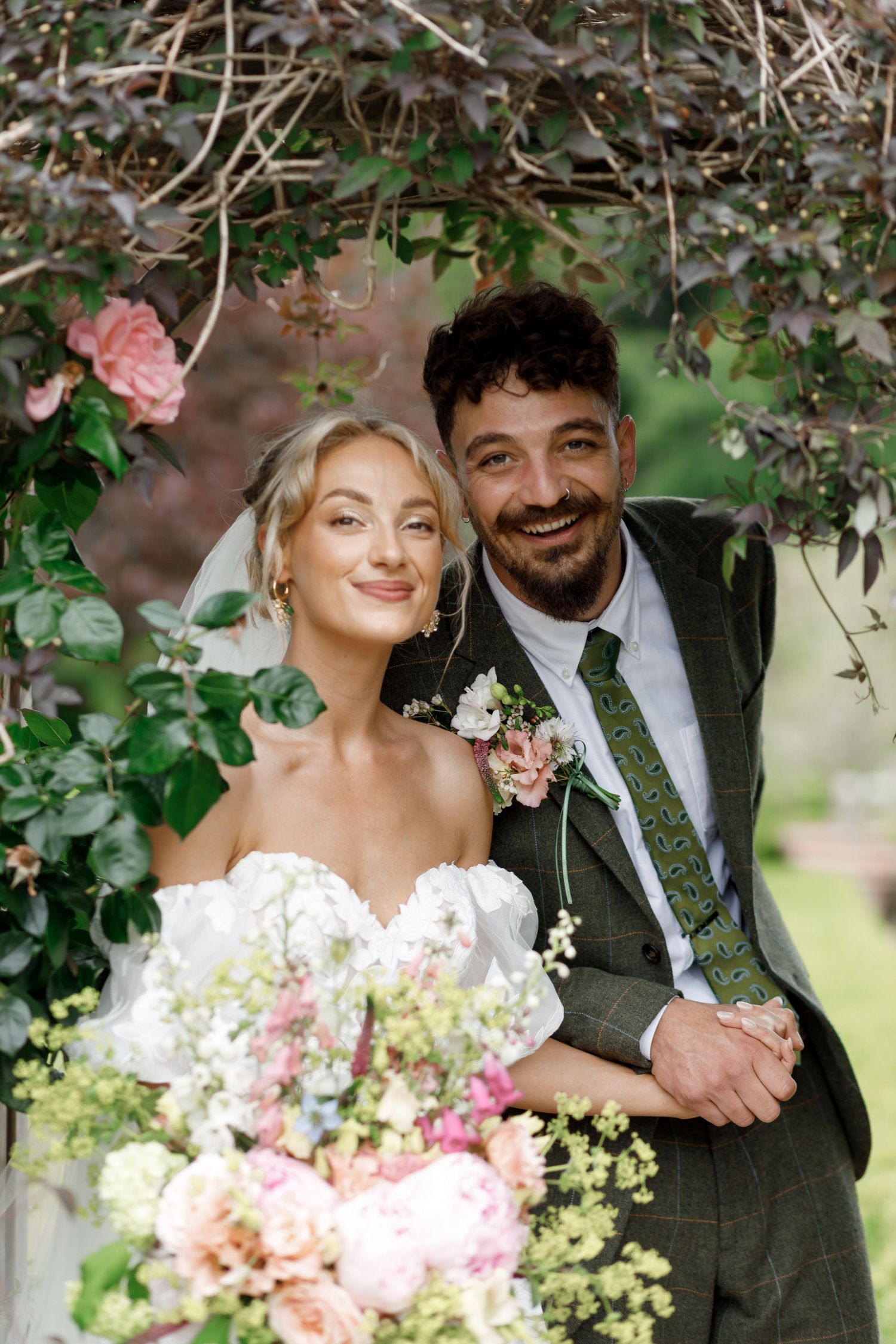 Steph and Hal: A Nature-Inspired Summer Romance Wedding Photo 15