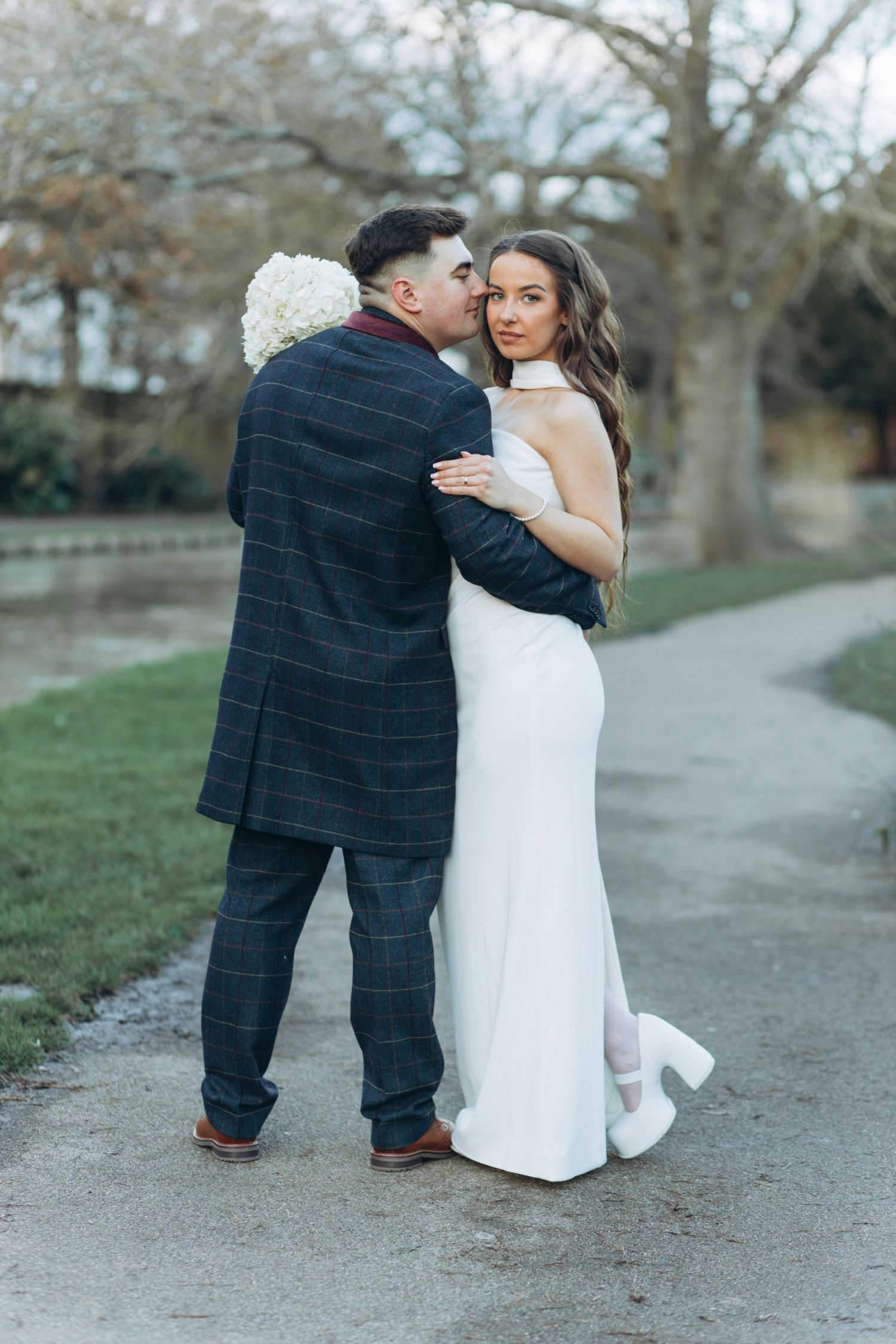 Yurii and Daria: A Timeless Winter Romance Wedding Photo 5