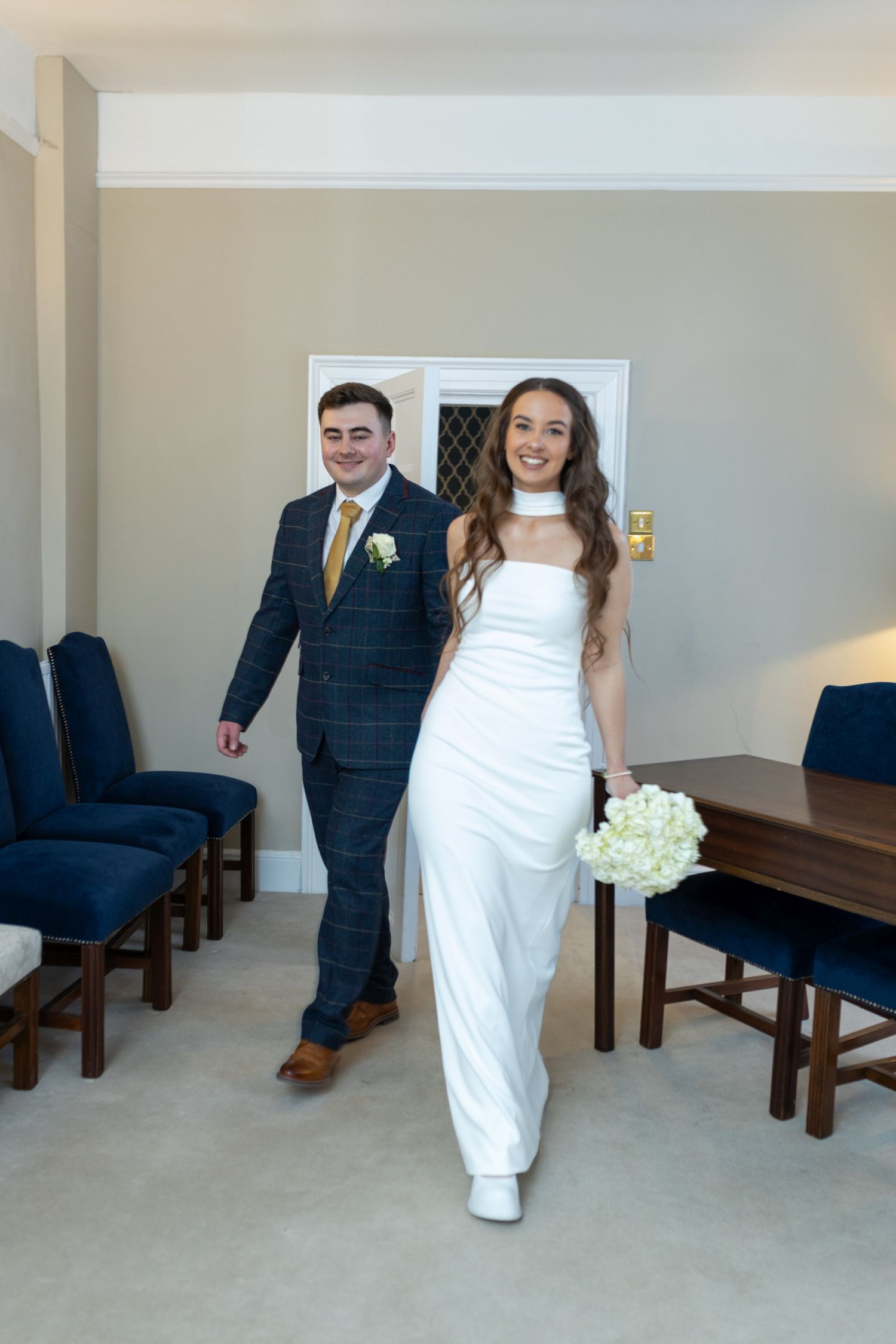 Yurii and Daria: A Timeless Winter Romance Wedding Photo 7