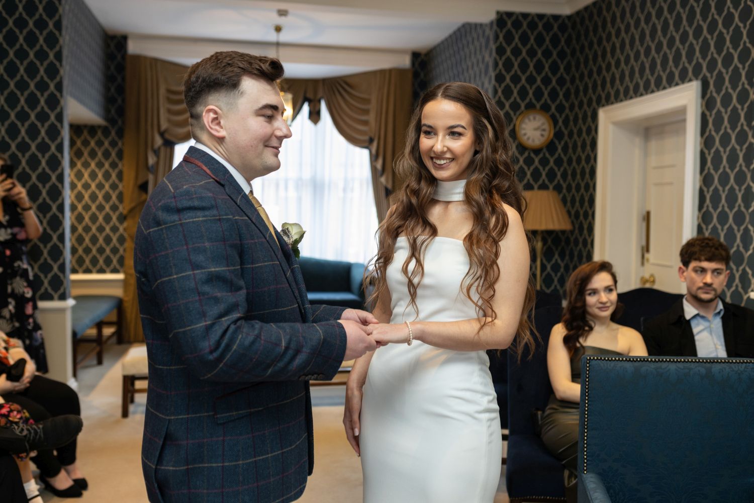 Yurii and Daria: A Timeless Winter Romance Wedding Photo 8